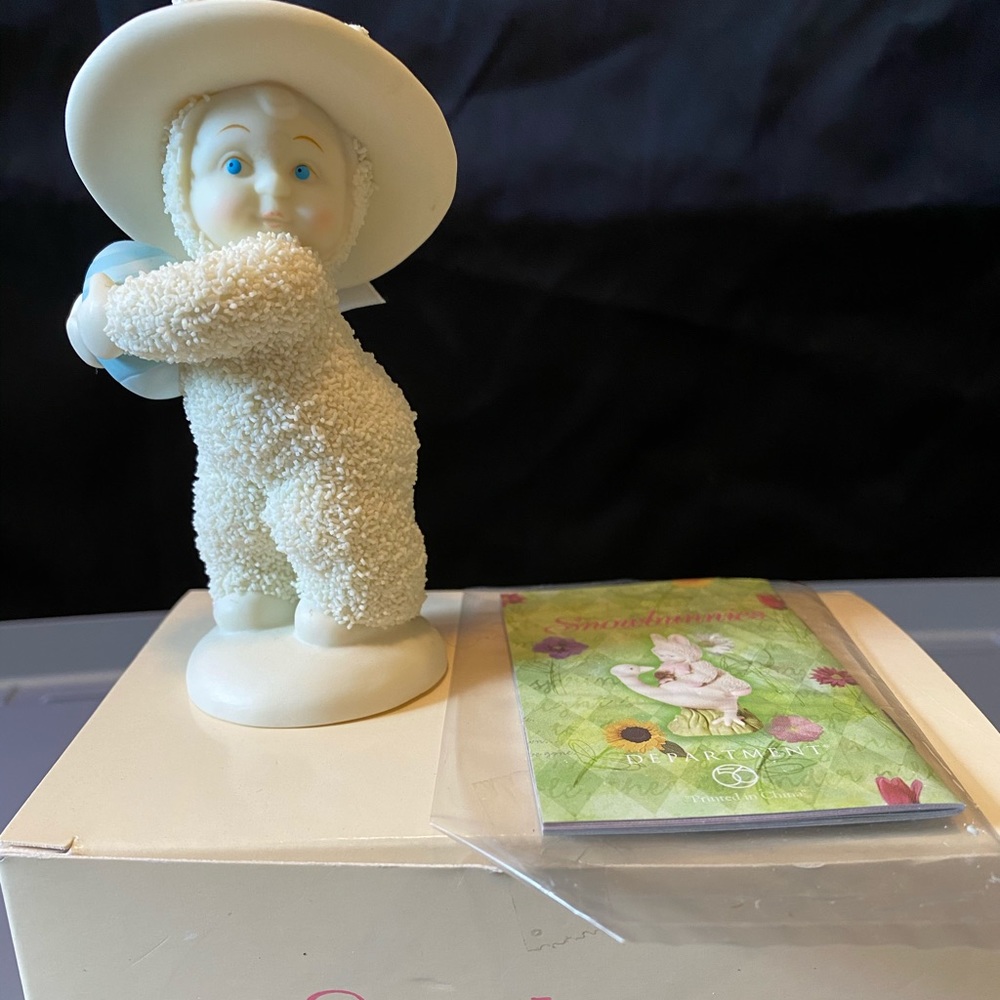Dept 56 SnowBunnies Figurine “Bonnets & Bows”